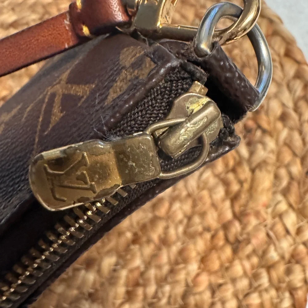 LOUIS VUITTON Pochette Accessoire  Monogram Canvas